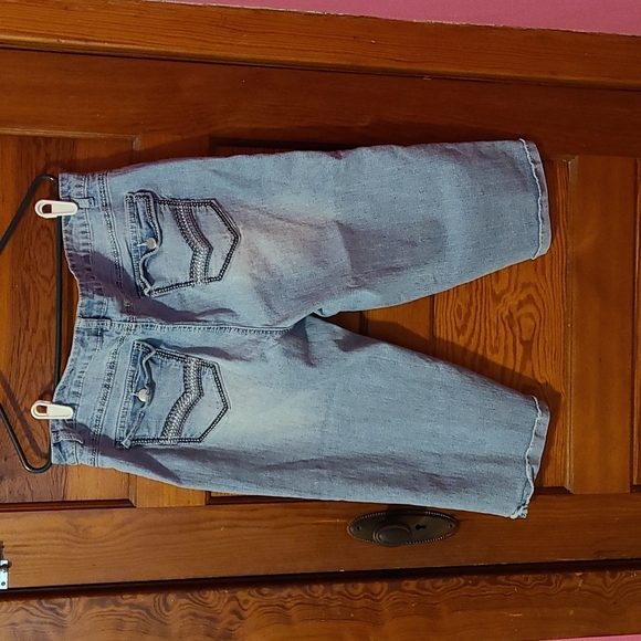 Women's Cato Capris with Cuffed Hem. Size 16 - Picture 2 of 3